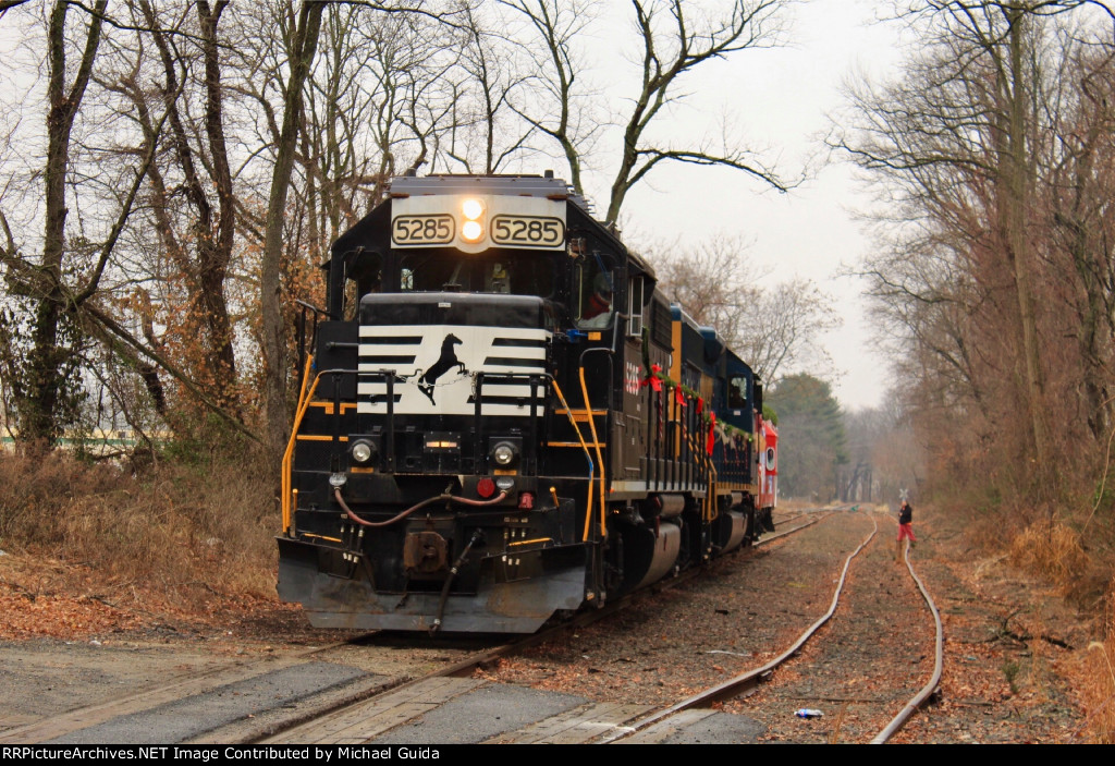 Conrail 2018 Browns Yard Santa Train